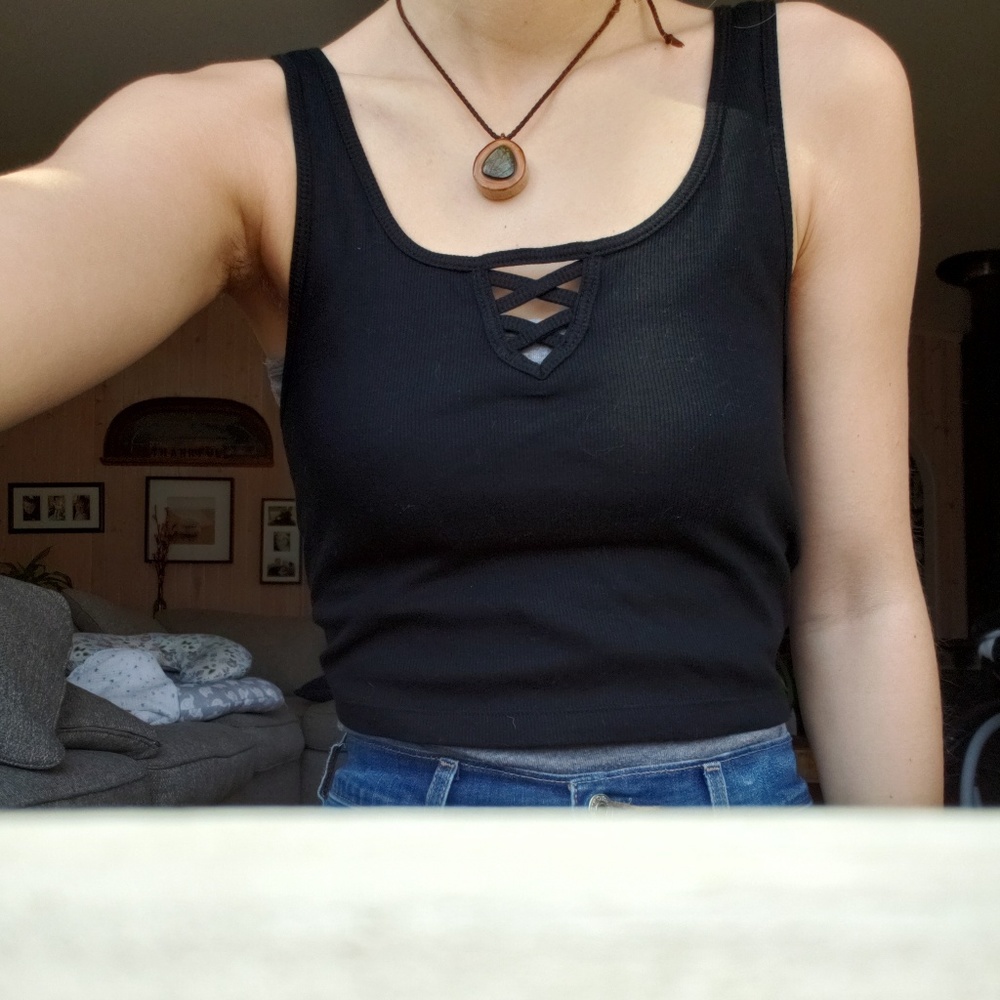 Black tank cropped top